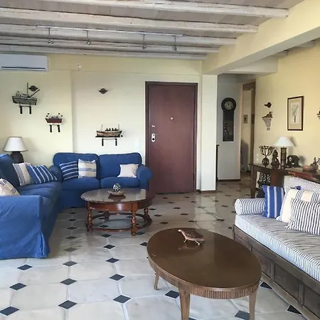 Sea View House شقة